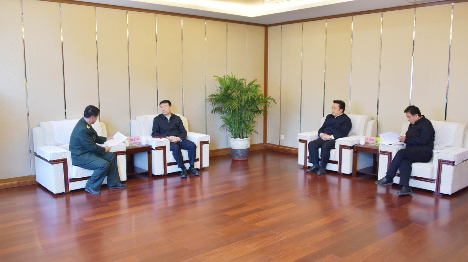 省检察院与石家庄军事检察院举行工作座谈
