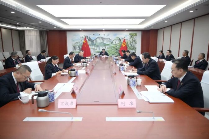 省检察院召开党组（扩大）会议传达学习贯彻省第十三次党代会精神